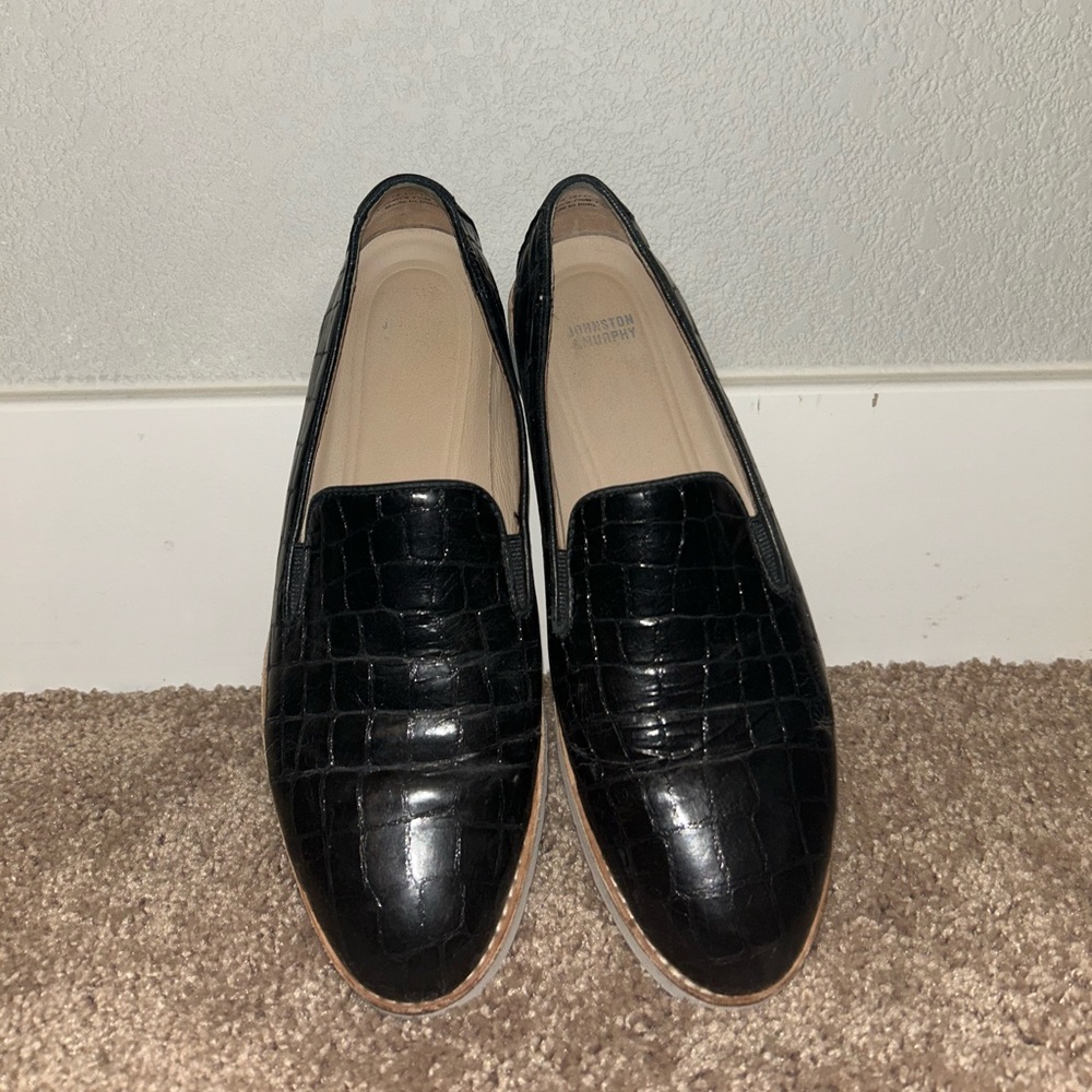 Women’s Johnston and Murphy Black Snake Skin Size 7.5